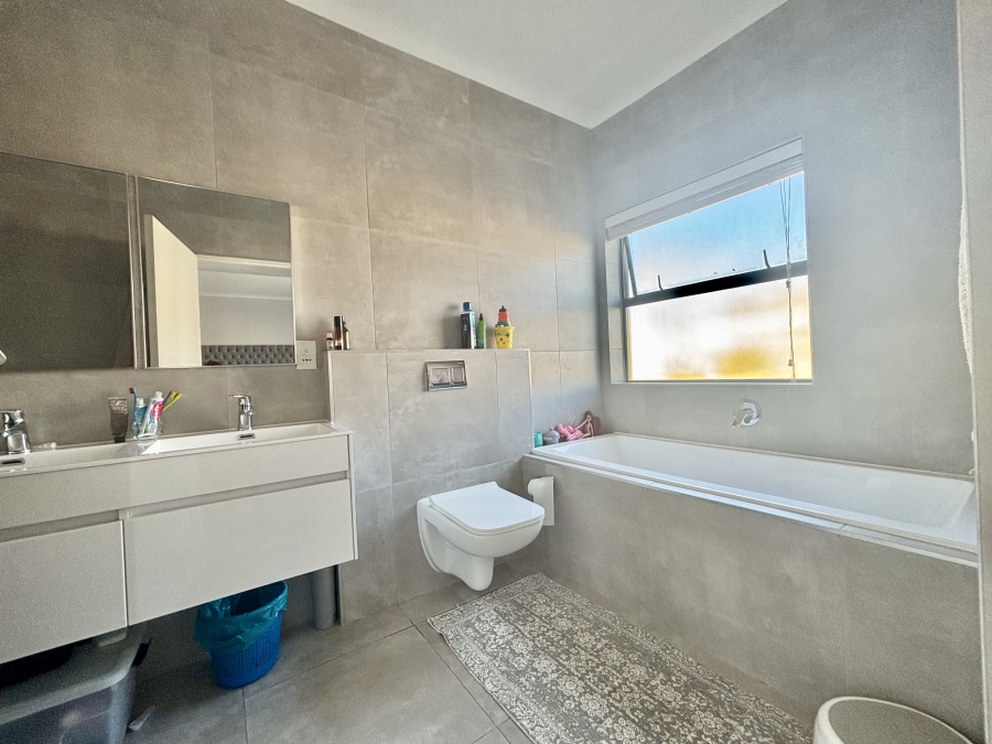 4 Bedroom Property for Sale in Sandown Western Cape